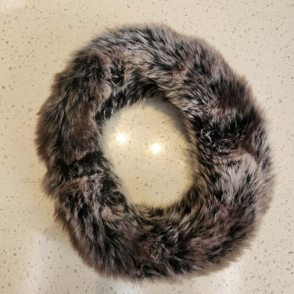 Parkhurst Faux Fur Scarf and Matching Headband - Picture 10 of 11